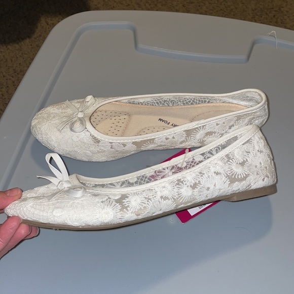 SO from Kohl’s white lacy flats NWT - Picture 2 of 4